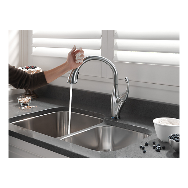 Single Handle Pull Down Kitchen Faucet With Touch2o Technology